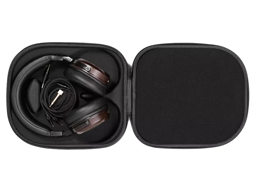 Radiotehnika Feylon: Premium Open-Back Headphones Crafted for Pure, Natural Sound 12 The Radiotehnika Feylon headphones come with a durable carrying case that protects them on the go and at home.