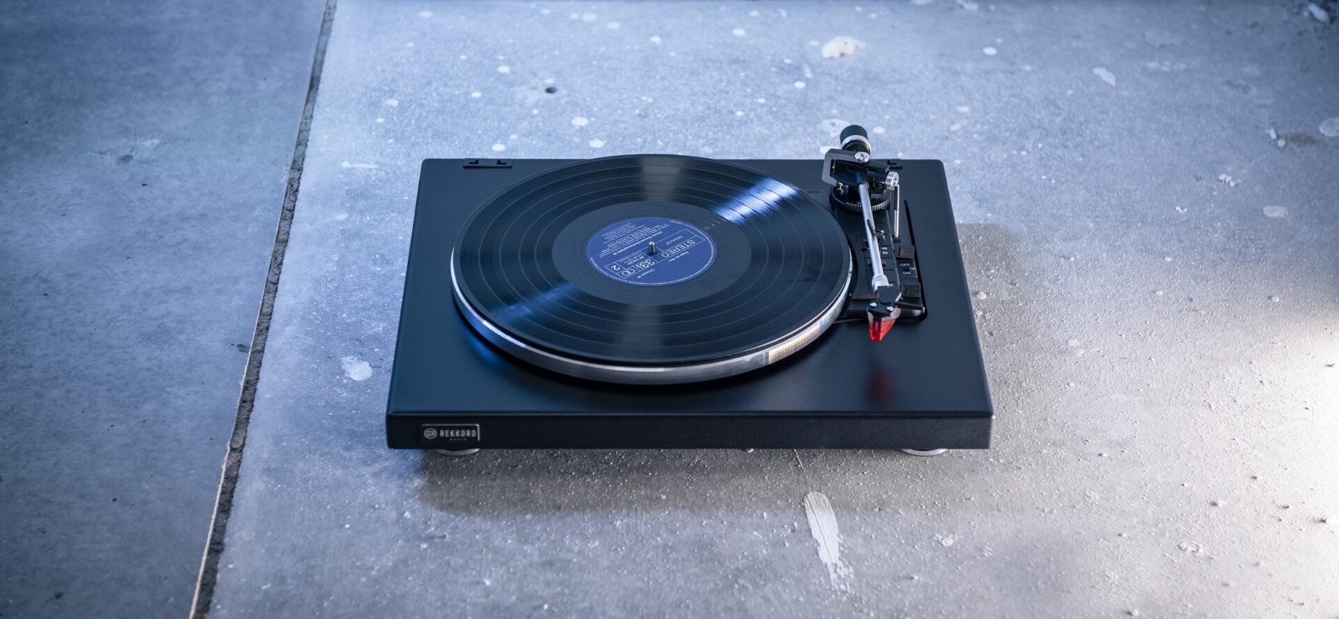 Rekkord Audio F400: German-built automatic turntable with Ortofon 2M Red and floating sub-chassis 8 Rekkord Audio F400