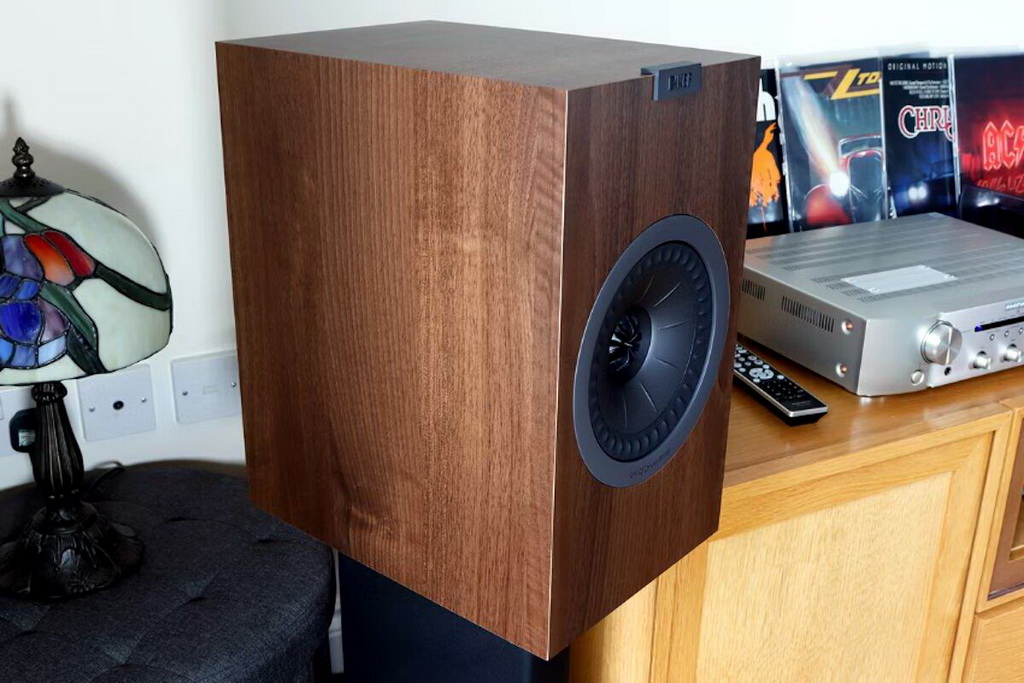 11-1.jpg KEF Q3 Meta