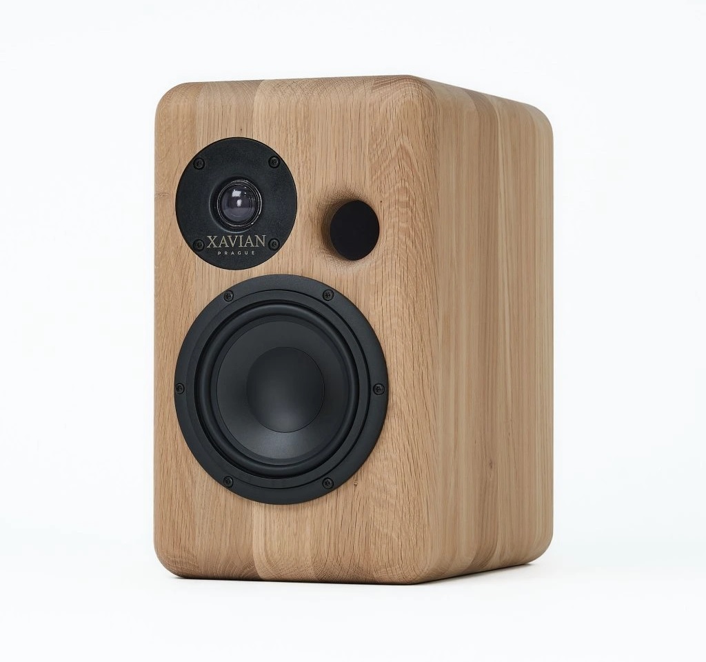 Xavian Unica: Handcrafted Solid Oak Loudspeakers Launch as Entry Model in Natura Series 8 20251208164454 2025 12