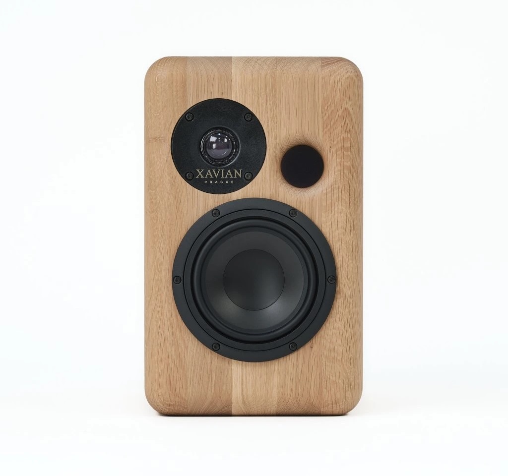 Xavian Unica: Handcrafted Solid Oak Loudspeakers Launch as Entry Model in Natura Series 9 20251208164454 2025 12