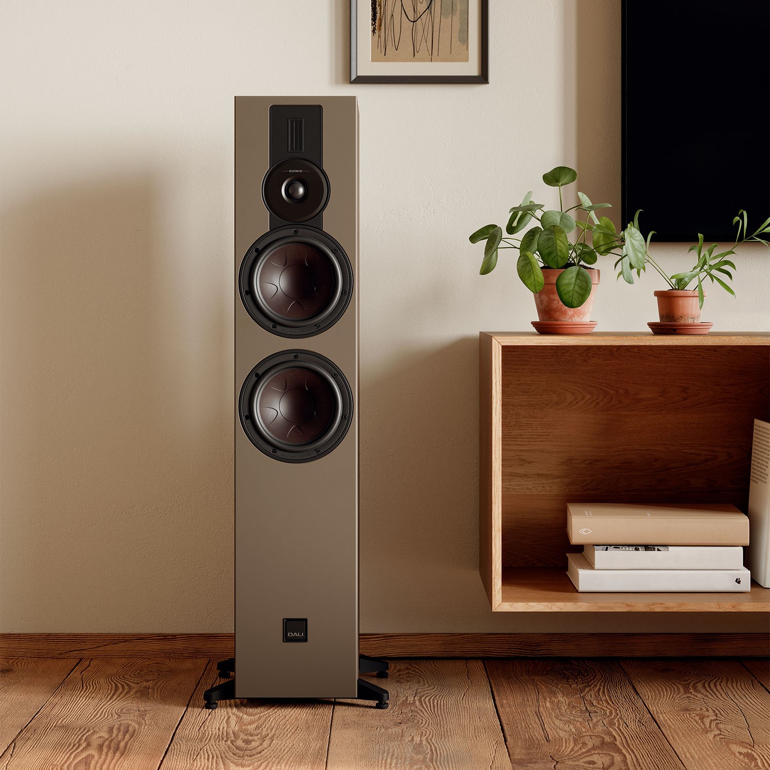 DALI SONIK 7: Perfectly balanced floorstander for music and movies 10 The DALI SONIK 7 is a mid-sized hi-fi floorstanding speaker that can handle most audio tasks for both music and home cinema in superb style.