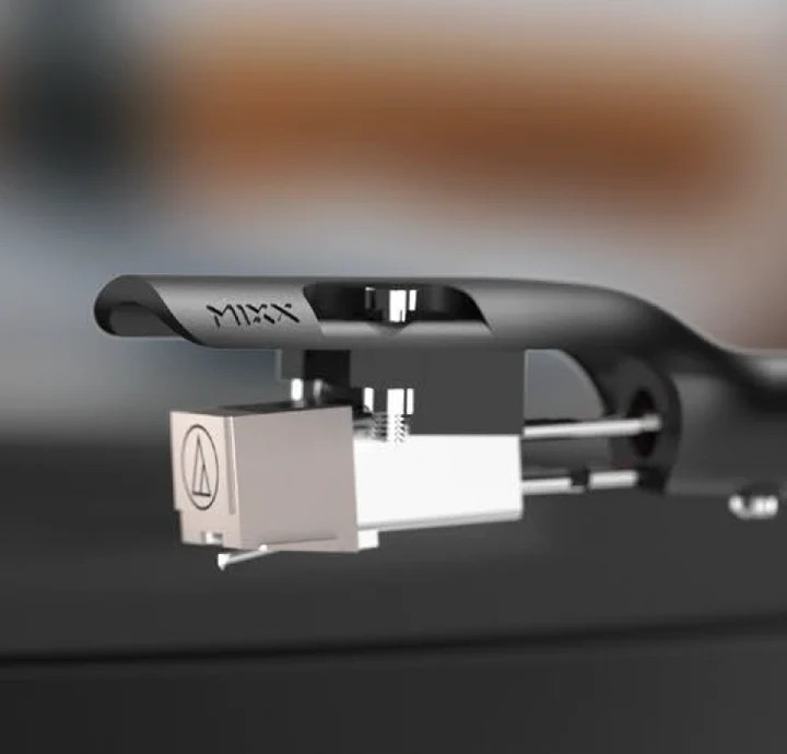 Mixx Analog Plus: The Turntable That Plays Vinyl and CDs 10 The Analog Plus uses an Audio-Technica cartridge and diamond tip stylus that is suitable for every listener