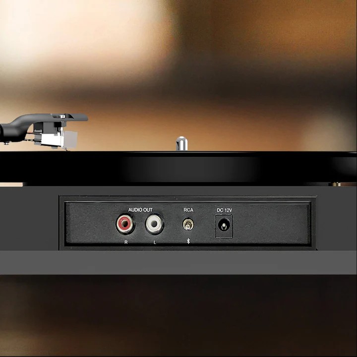 Mixx Analog Plus: The Turntable That Plays Vinyl and CDs 9 The RCA outputs allow you to connect directly to Hi-Fi systems, powered speakers, or amplifiers for a classic setup.