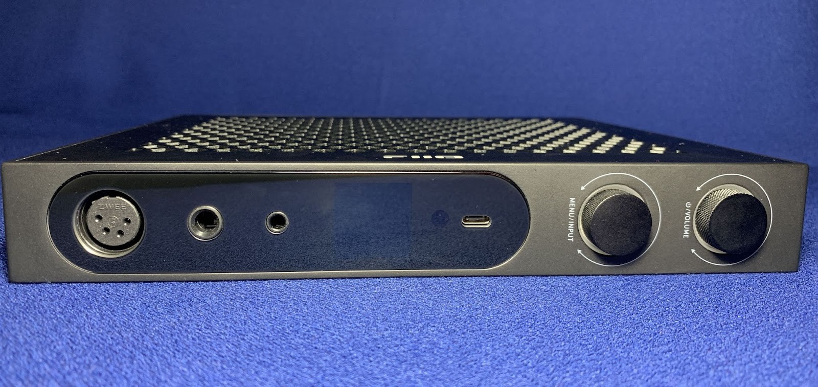 FiiO K19 Review: A No-Compromise Flagship DAC & Headphone Amplifier 11 2 wheels that are combined with a button, around which there is a backlight that can change depending on the sampling frequency.