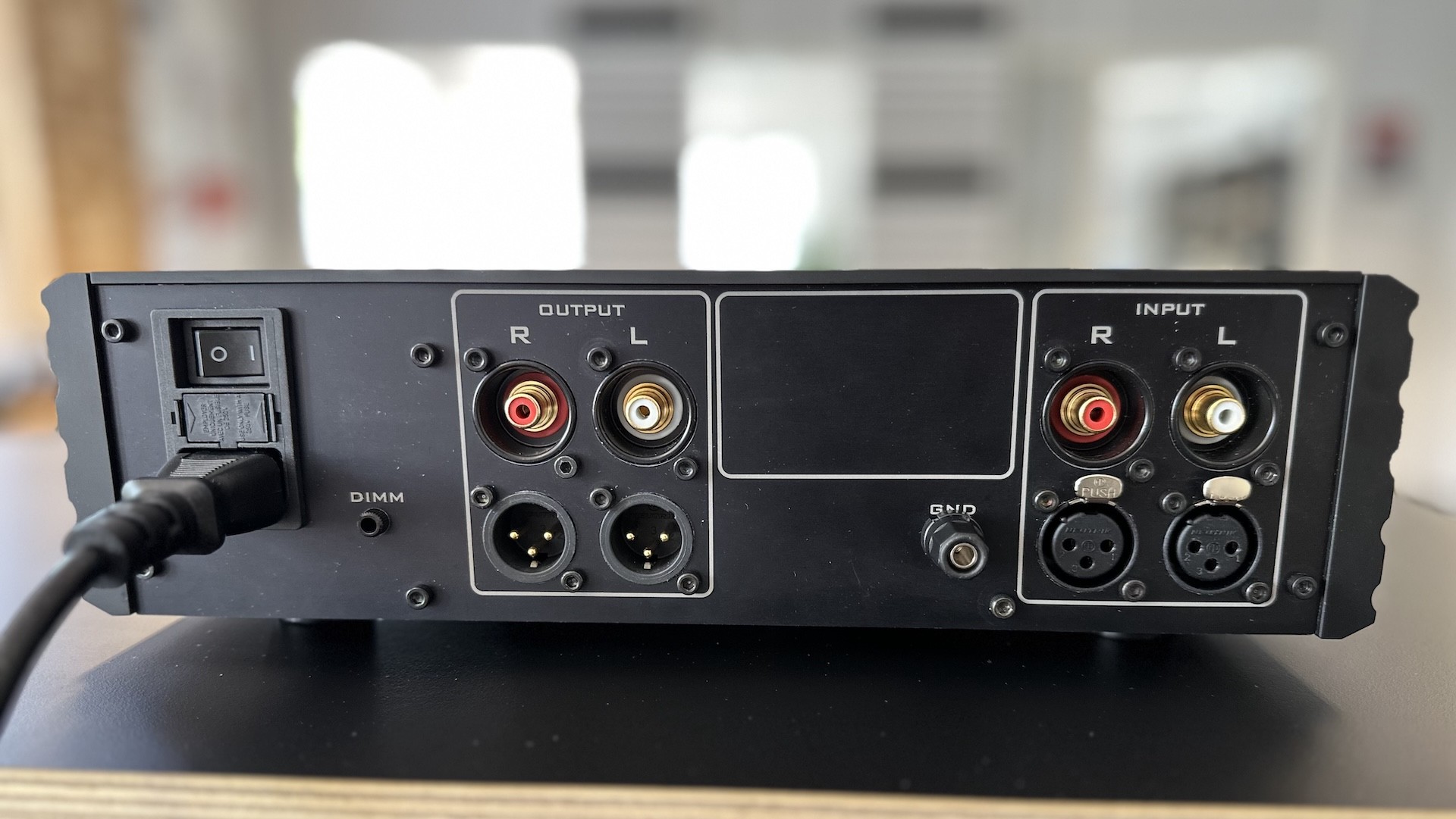 Thorens MC 1600: A Fully Balanced Phono Stage for Serious Analog Systems 8 At the heart of the device is a fully balanced signal path.