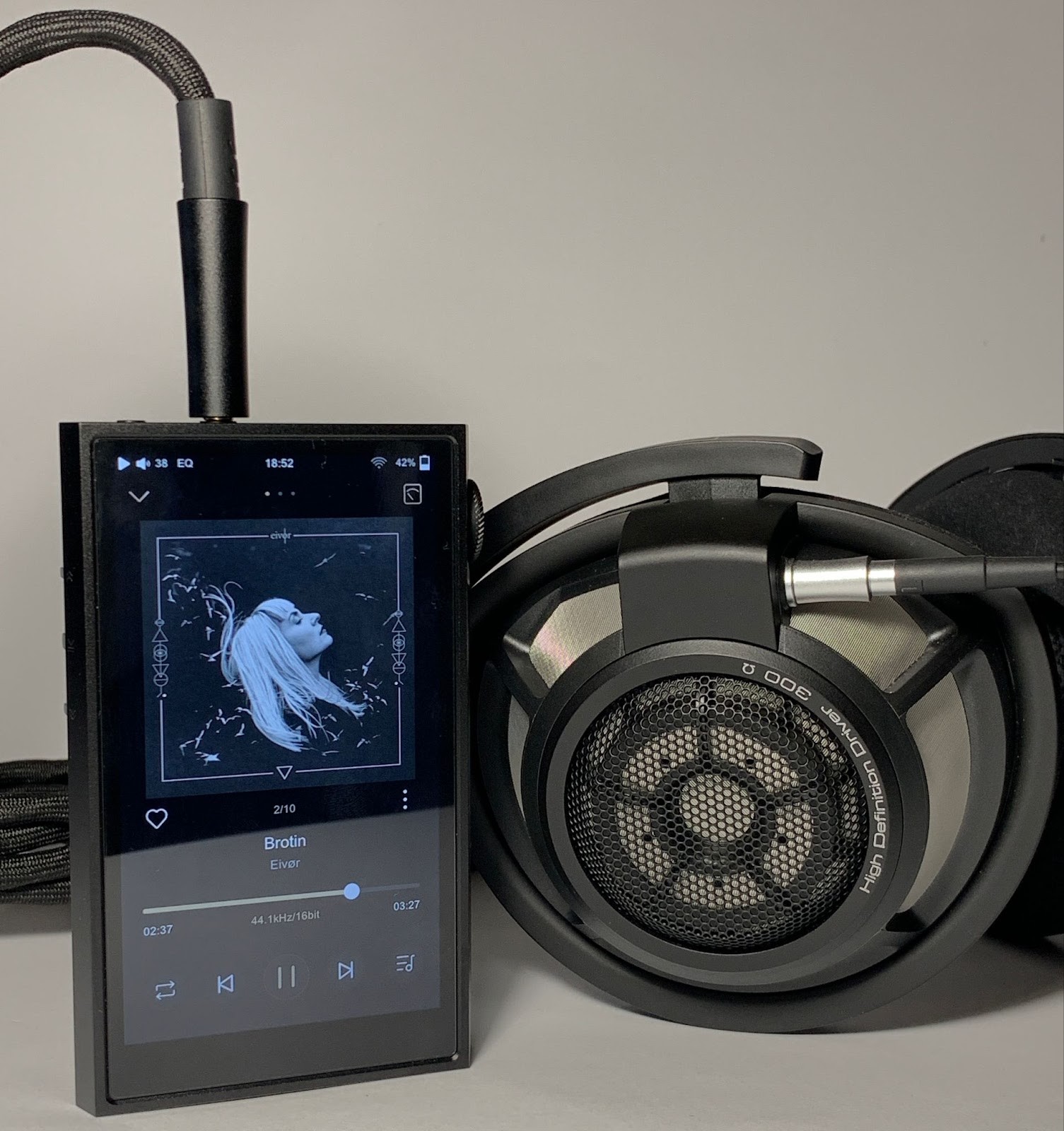 Shanling M5 Ultra Review: A Pure Hi-Fi Player for Those Who Just Want the Music 13 The sound character of the player is dynamic, driving, powerful and at the same time detailed.