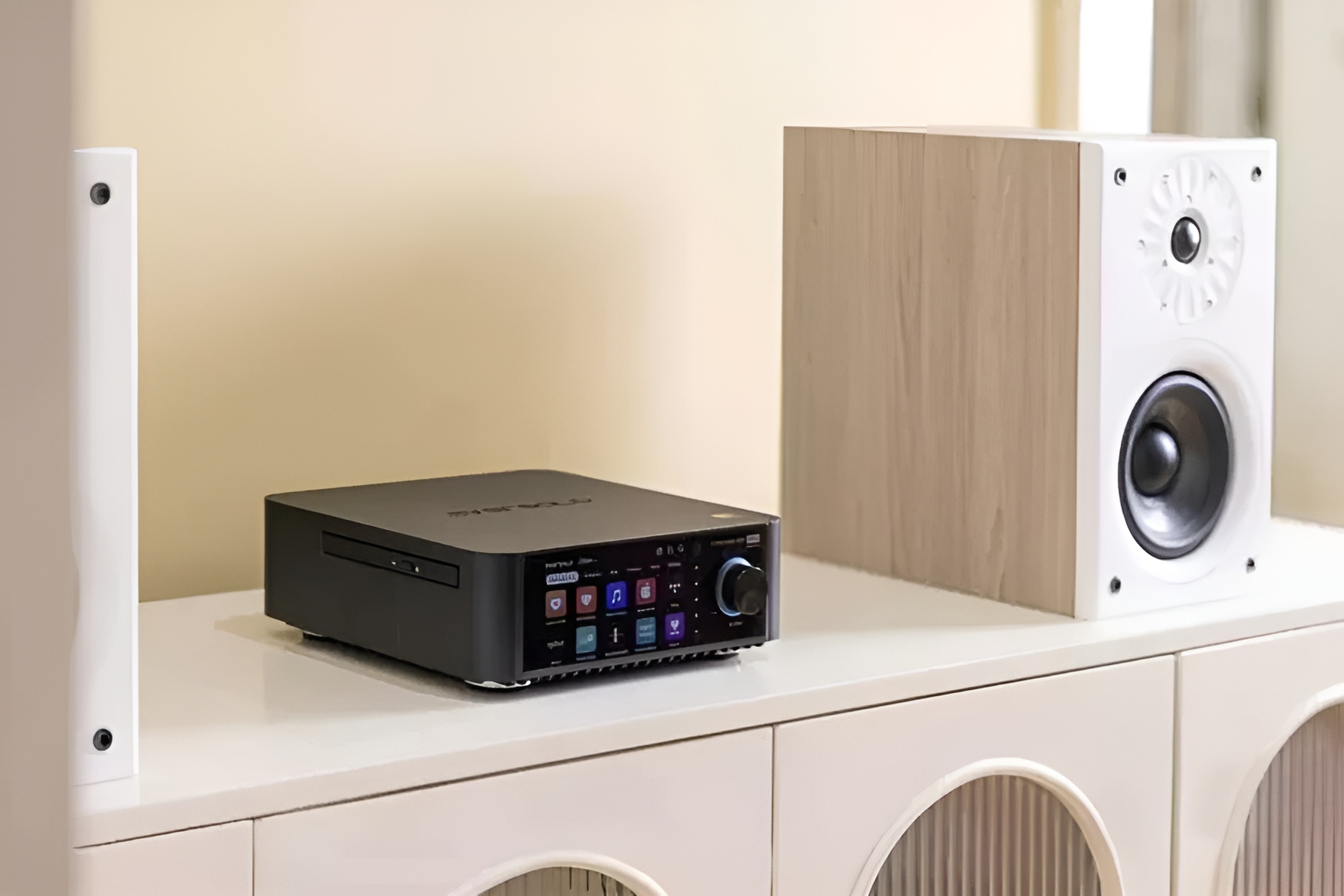 Starke Sound Beta5: Compact Bookshelf Speakers with Smart Eversolo Integration 9 When used with Eversolo Play components, Starke Sound Beta5 and Beta7 speakers can be automatically configured using specialized EQ profiles.