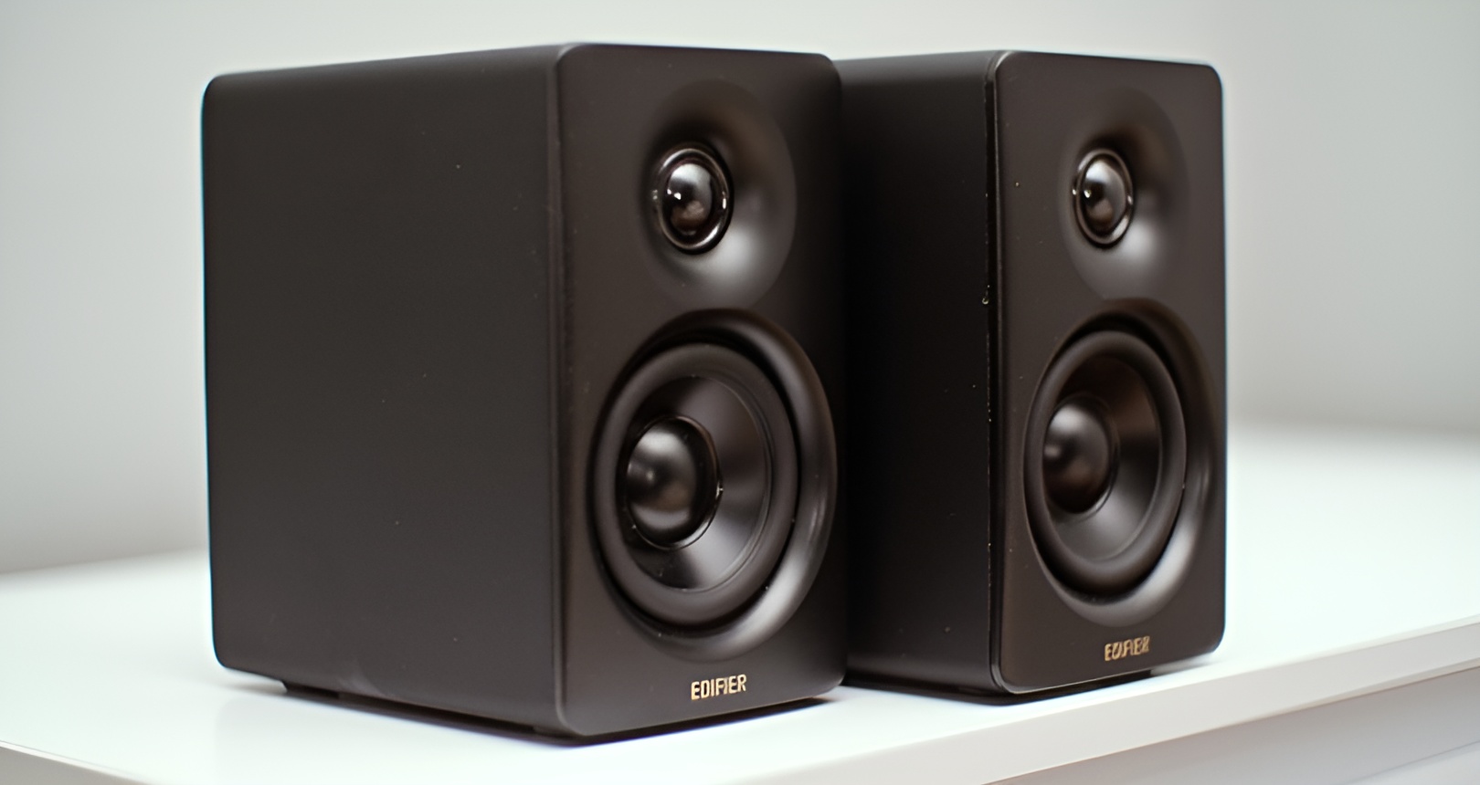 Edifier M60 Review: Tiny Active Speakers With Shockingly Big Sound 12 The build quality as well as the case material are excellent for their price, there is nothing to complain about.