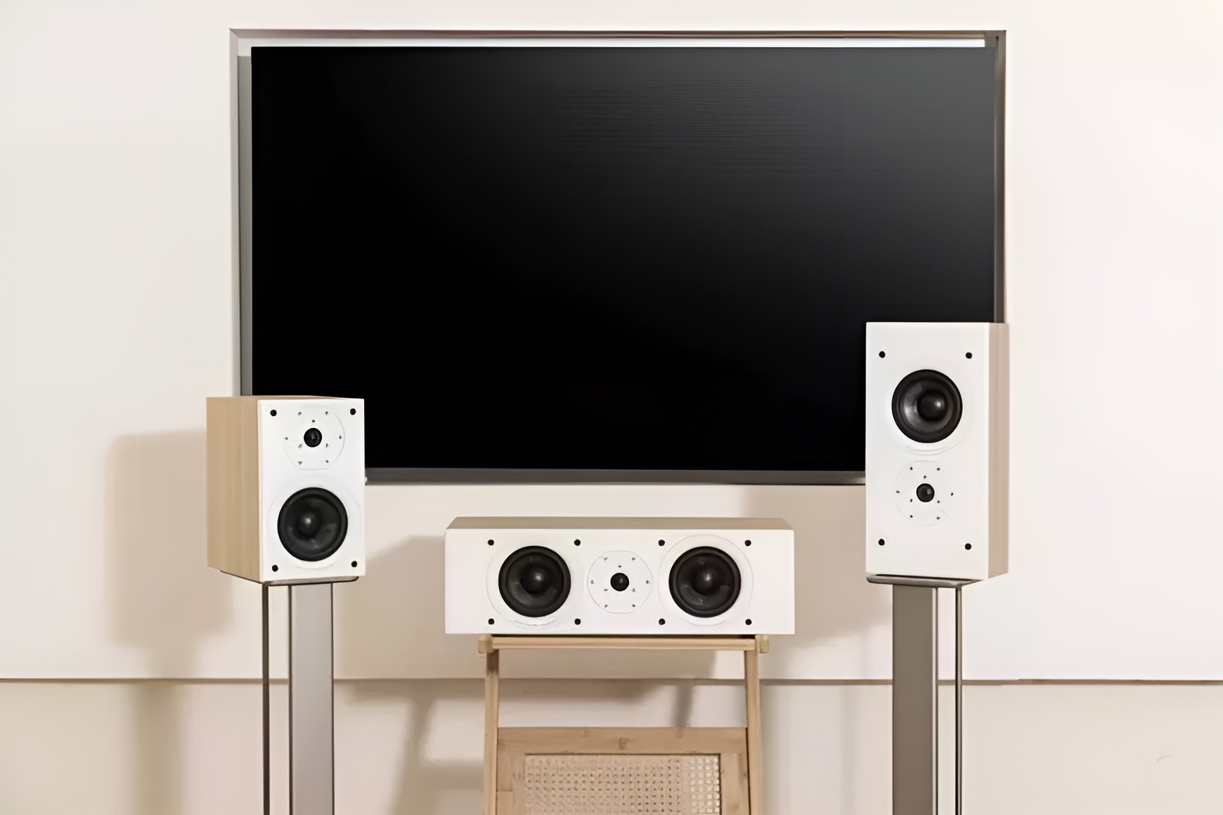 Starke Sound Beta5: Compact Bookshelf Speakers with Smart Eversolo Integration 11 The Starke Sound Beta5 speaker system features a two-way bookshelf design