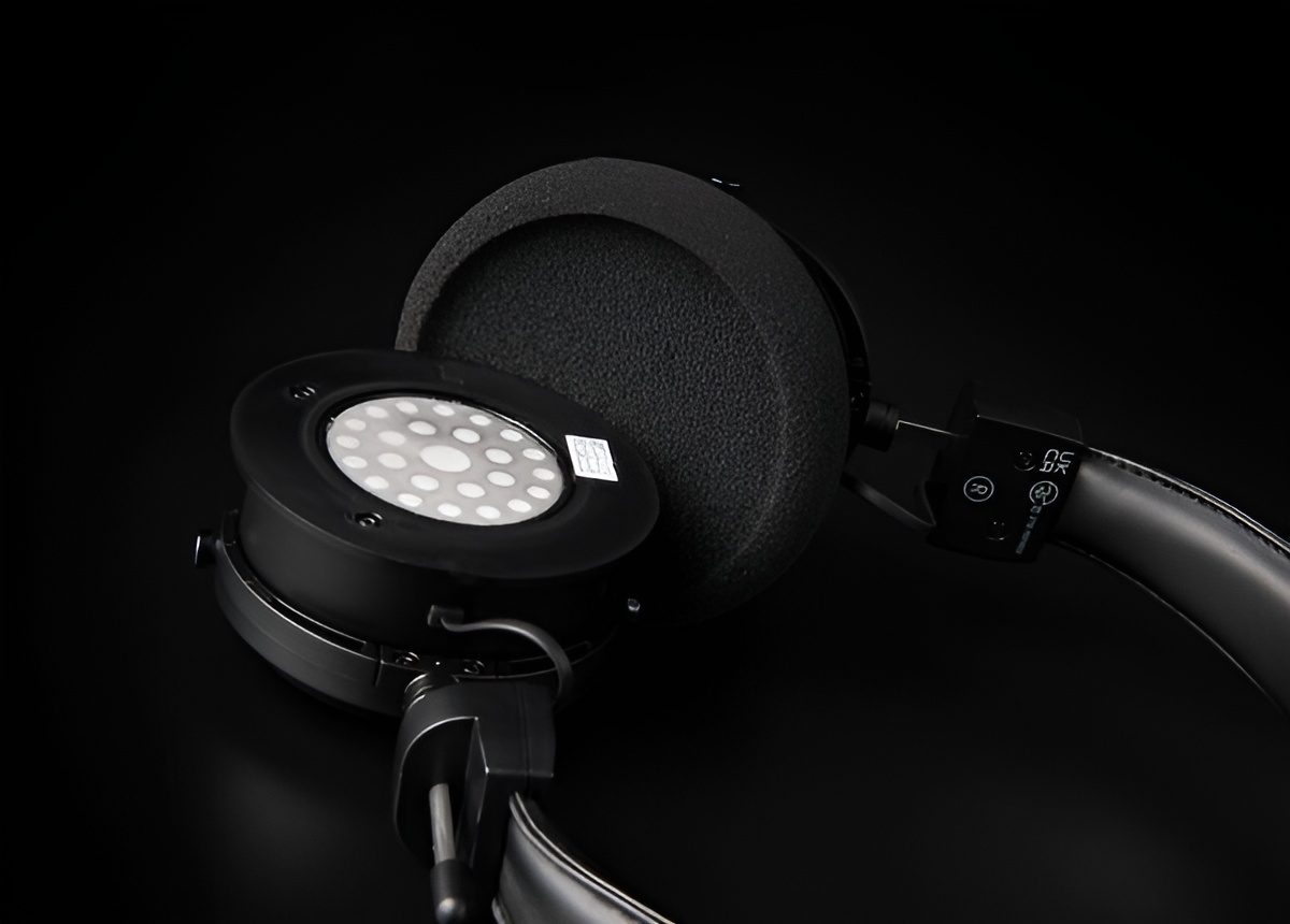Grado GW100x Review: Classic Open-Back Sound, Finally Free of Cables 12 The 44mm unit has been redesigned with a magnetic circuit, voice coil, and diaphragm almost entirely redesigned.