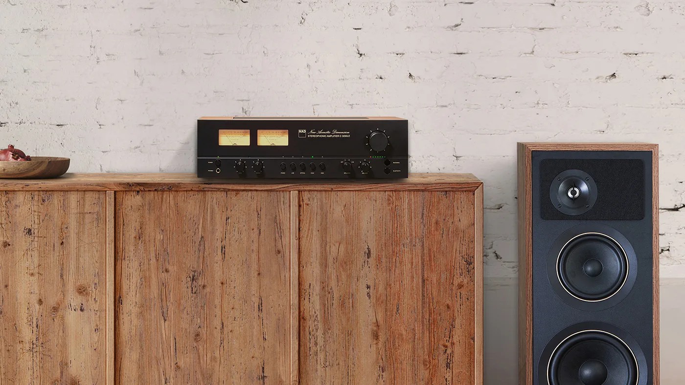 The Best Integrated Amplifiers of 2025-2026 19 When placing the amplifier, ensure adequate ventilation: at least 10 cm above and on the sides. Avoid placing the amplifier close to heat sources or in enclosed spaces without adequate ventilation. Overheating negatively impacts not only the lifespan of the components but also the sound stability of the entire system.