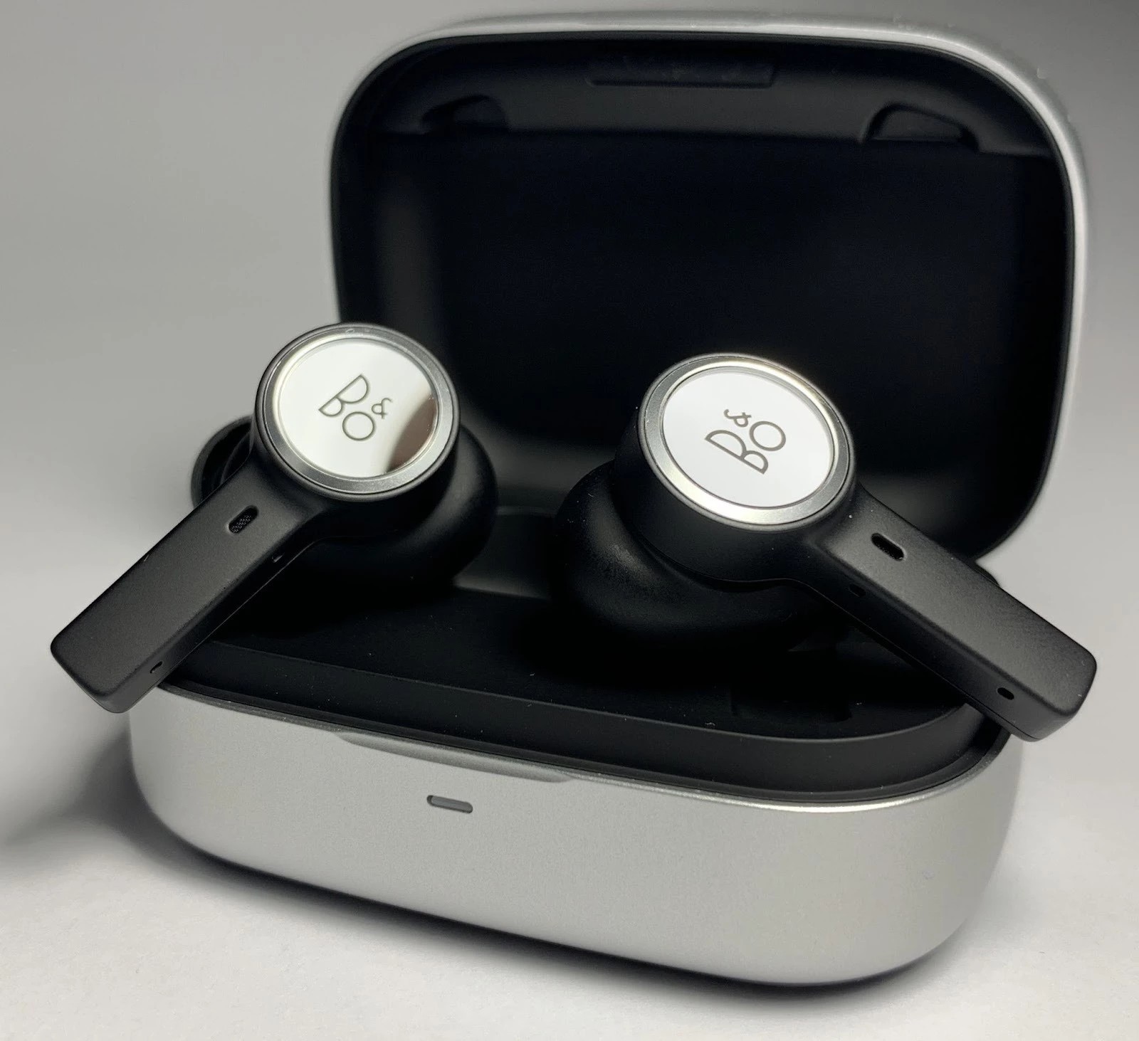Best True Wireless Earbuds of 2025-2026 17 The headphones look expensive and minimalistic: a case made of high-quality soft-touch plastic, glass faceplates with touch control and metal accents.