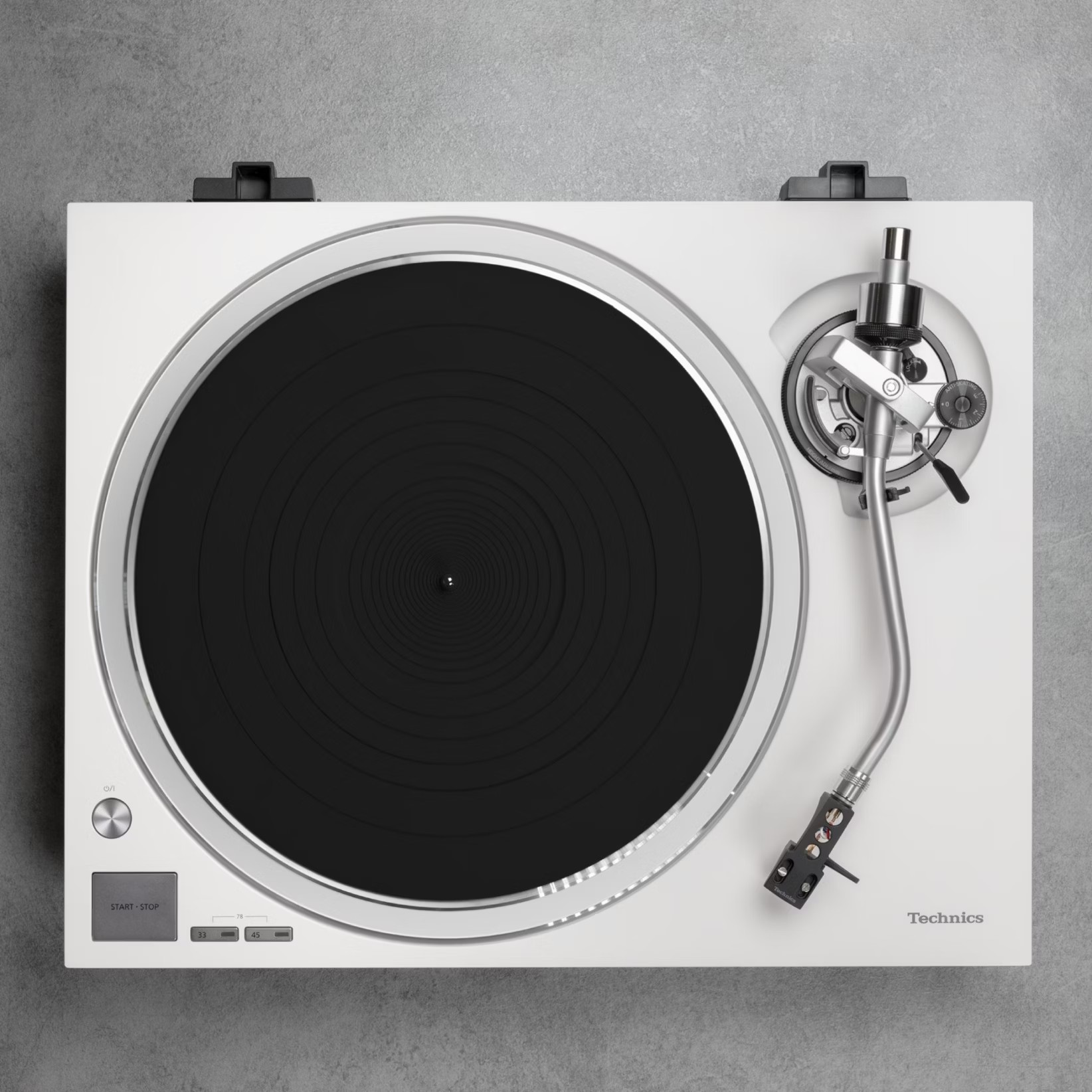 Technics SL-1500C Review: A Classic Turntable That Feels Built for Life 9 The SL-1500C features a simplistic, timeless design devoid of unnecessary frills, while retaining the superb operating feel that is a Technics tradition.