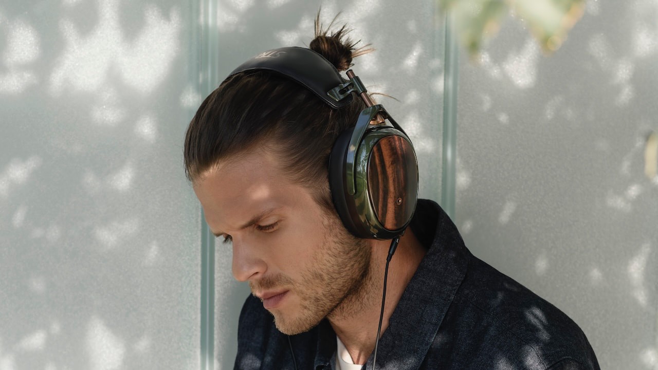 Meze Audio Strada: Premium Closed-Back Headphones with Wooden Earcups 11 The headphones feature a fully serviceable construction with replaceable parts, intended to extend the product's lifespan.