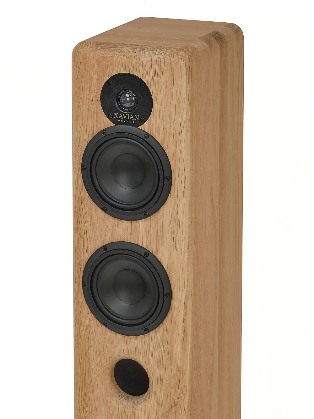Xavian Grande Unica: High-Sensitivity Floorstanding Speakers with Solid Oak Cabinets 9 Compared to their smaller sister, the Unica, the Grande Unica sounds fuller, more detailed and more majestic.
