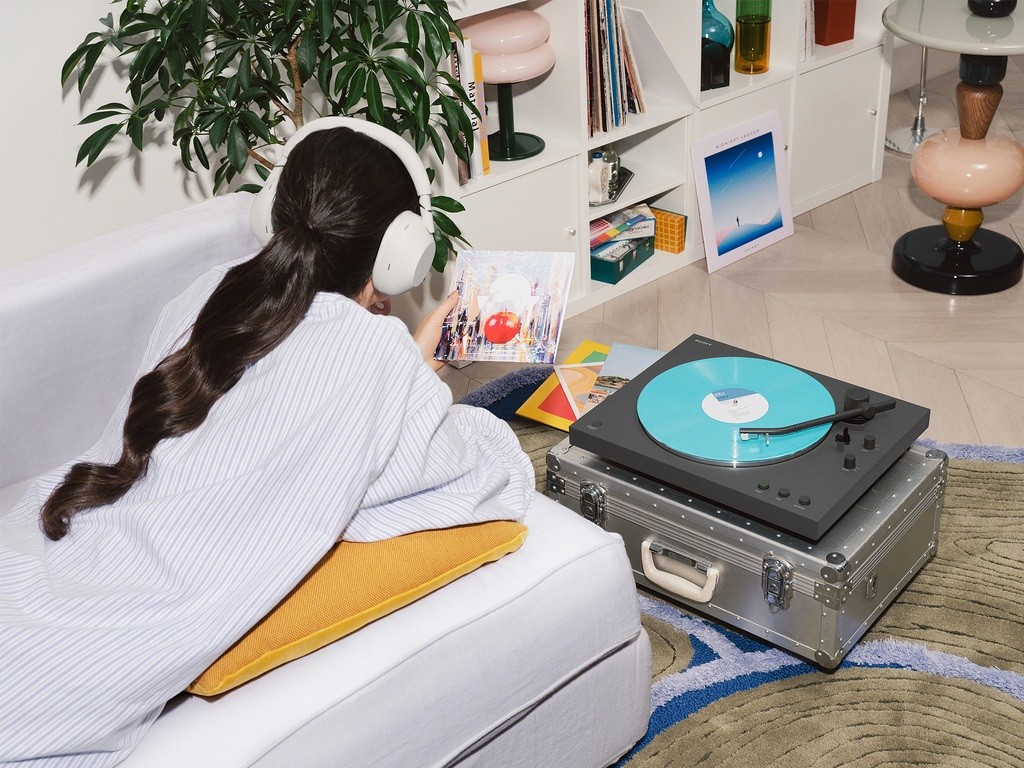 Sony Makes Vinyl Stupidly Easy With Two New Bluetooth Turntables 8 Both turntables are delivered ready to play, including cartridge and dust cover.