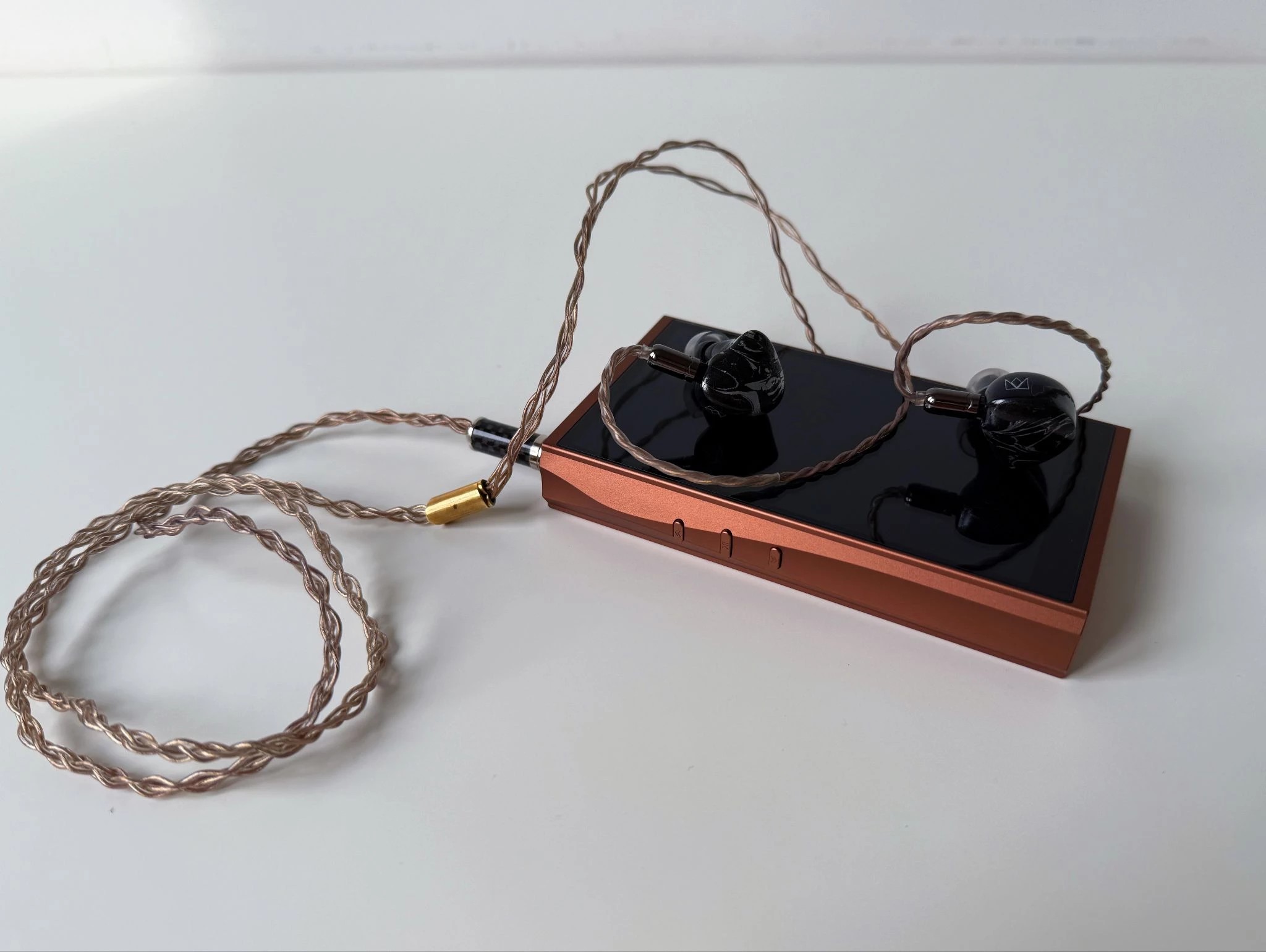 Shanling M7T Review: Precision, Power and a Touch of Tubes 13 The main testing was carried out on Focal Utopia, 64 Audio tia Fourte, Noble Khan, Shanling Regal, HiFiMAN Arya Stealth Magnet and Astell&Kern X Ultrasone Virtuoso headphones