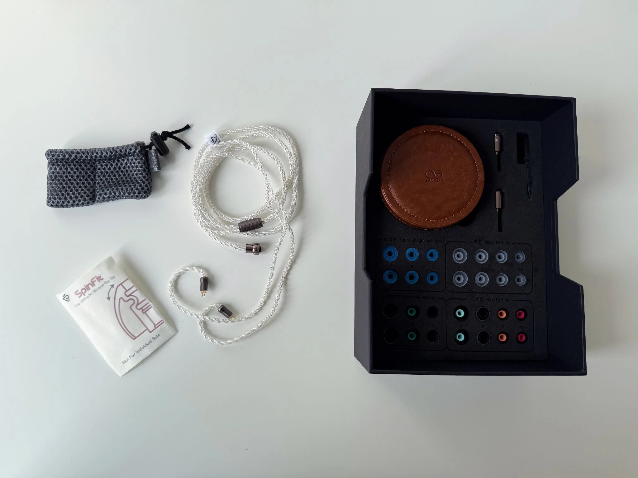 Shanling M7T Review: Precision, Power and a Touch of Tubes 9 Shanling M7T comes in an elegant box with an iridescent cover.