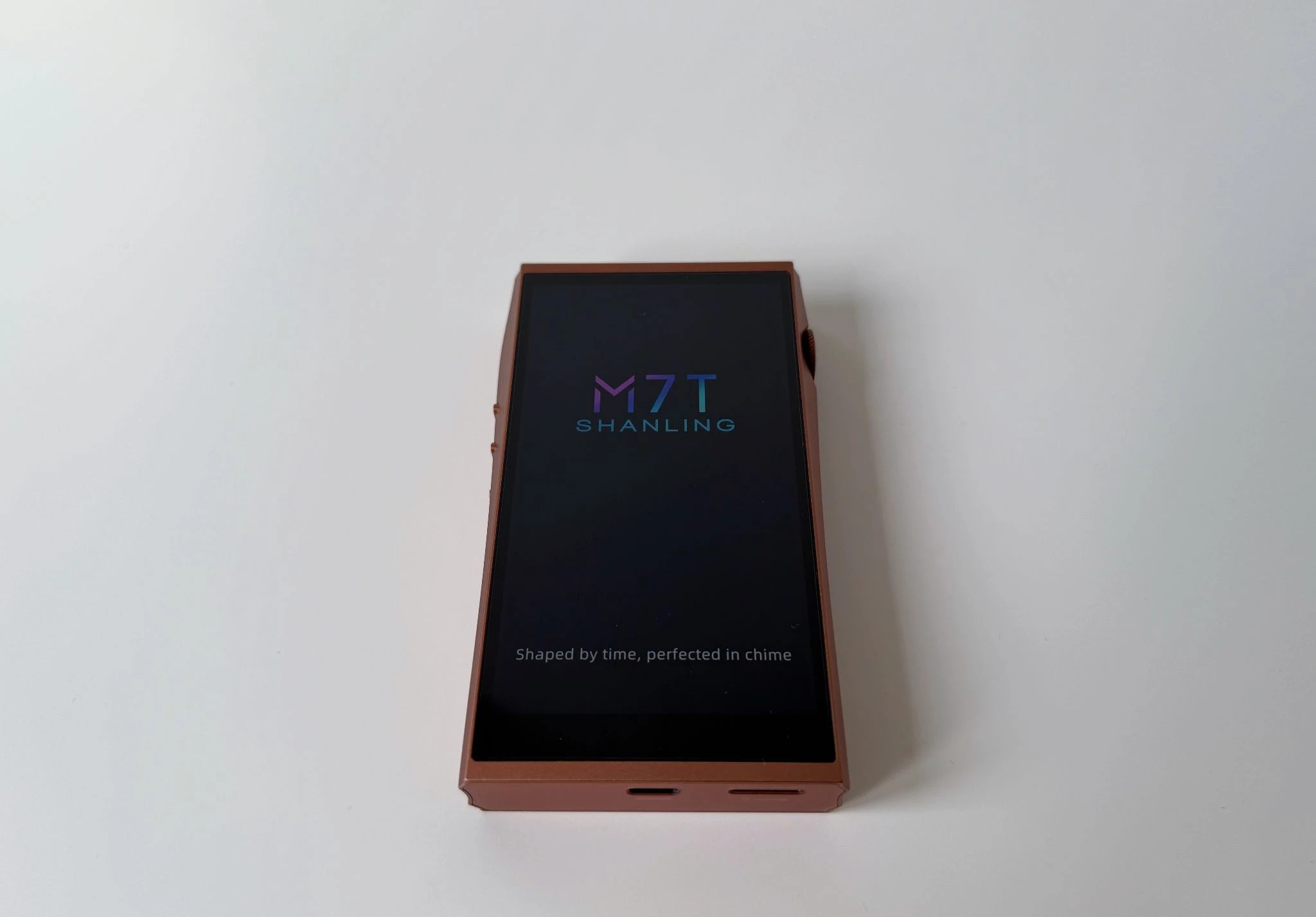 Shanling M7T Review: Precision, Power and a Touch of Tubes 8 The case materials are glass and aviation-grade magnesium-aluminum alloy with precision milling.