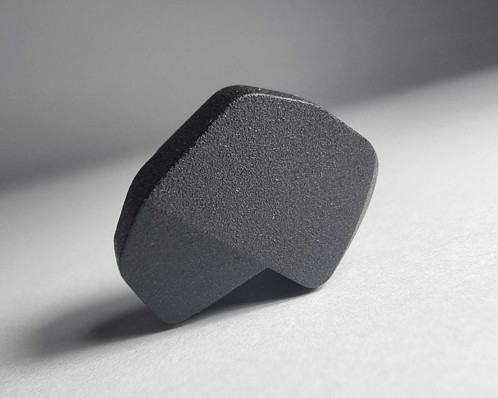 Final Audio A6000 Review: Japanese precision with a taste for detail 11 The Final Audio A6000 cases have chopped edges and straight lines, reminiscent of a crystal fragment.