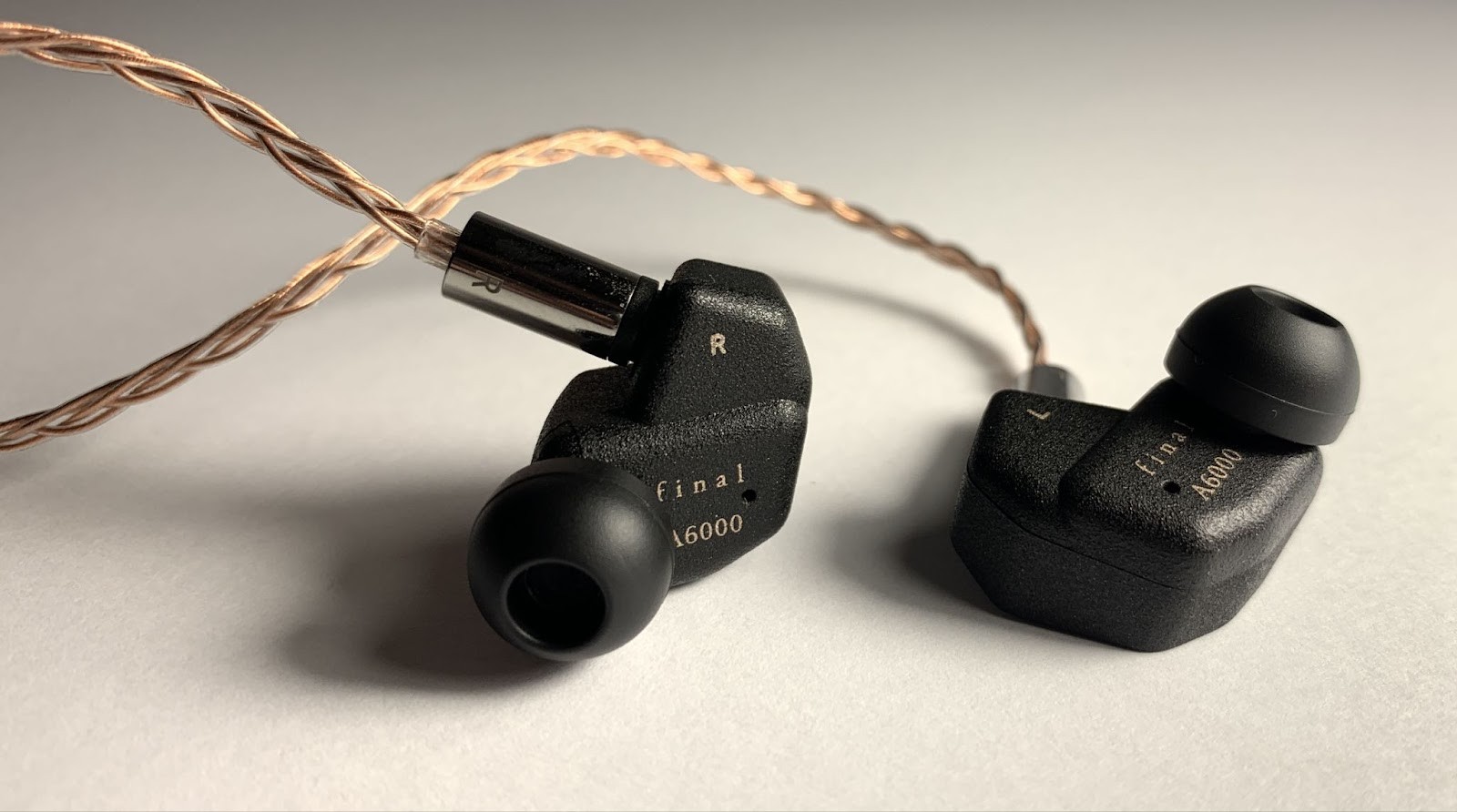 Final Audio A6000 Review: Japanese precision with a taste for detail 12 The ear pads are quite tightly fixed to the headphone body - they are not easy to put on, but they definitely will not fall off on their own.
