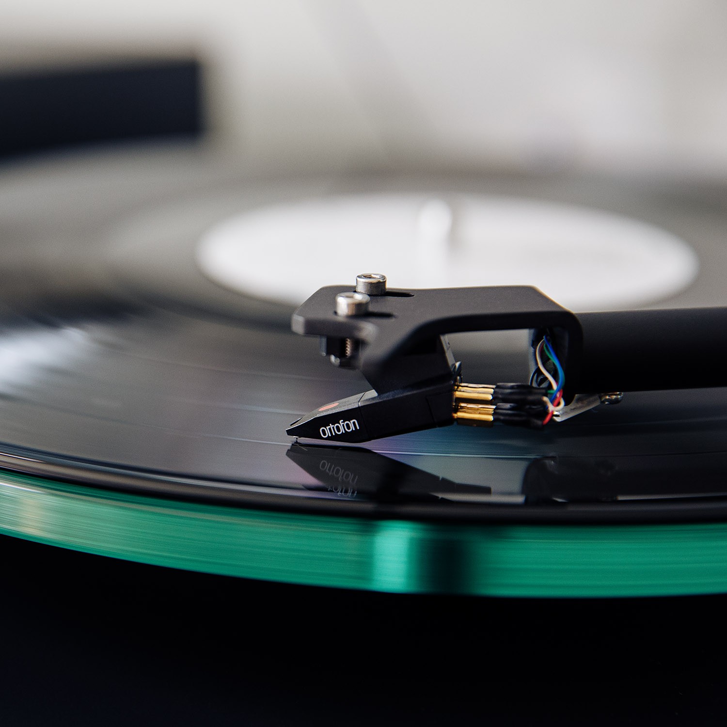 NAD C558: Old-School Vinyl Done Right for Pure, Uncompromised Hi-Fi Listening 10 It comes with a good Ortofon OM10 Moving Magnet pickup that is mounted and ready to use from the factory. When the needle is worn out, you can buy a new needle module separately, saving you time, money and effort.