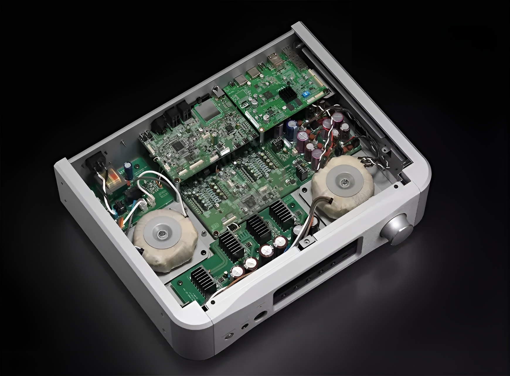 Esoteric’s New XE Duo Packs Flagship DAC Tech and Pure Class-A Power into One Stunning High-End System 10 The N-05XE brings Master Sound Discrete DAC technology and advanced network streaming into one elegant component.