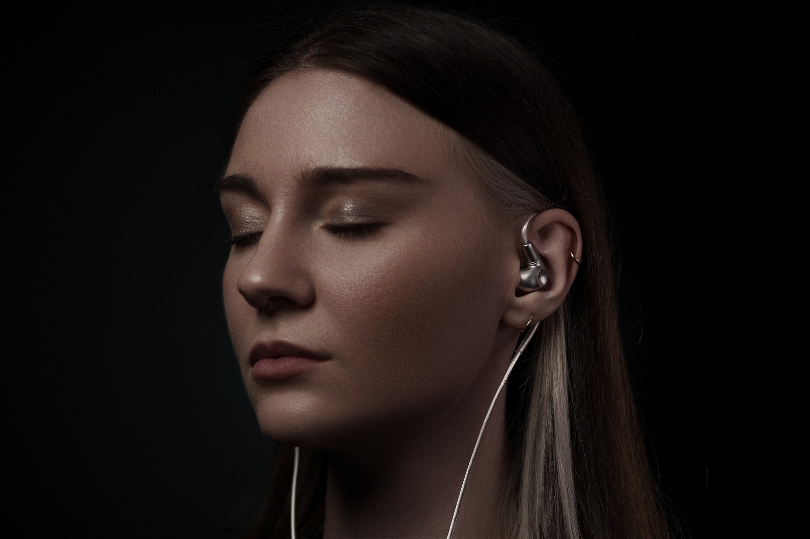 Meze Audio Astru: Titanium IEMs with 80-Layer Gold Driver Promise Flagship Sound Without the Flagship Price 8 20260310161022 2026 03