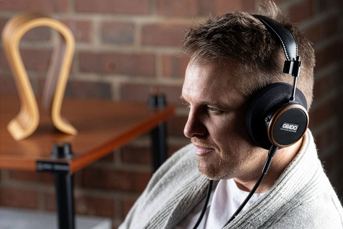 Grado Signature S550: Impressive Open-Back Audiophile Headphones 8 The Grado Signature S550 combines handcrafted Brazilian walnut earcups with a newly tuned 50 mm S2 dynamic driver for a balanced and natural sound signature.