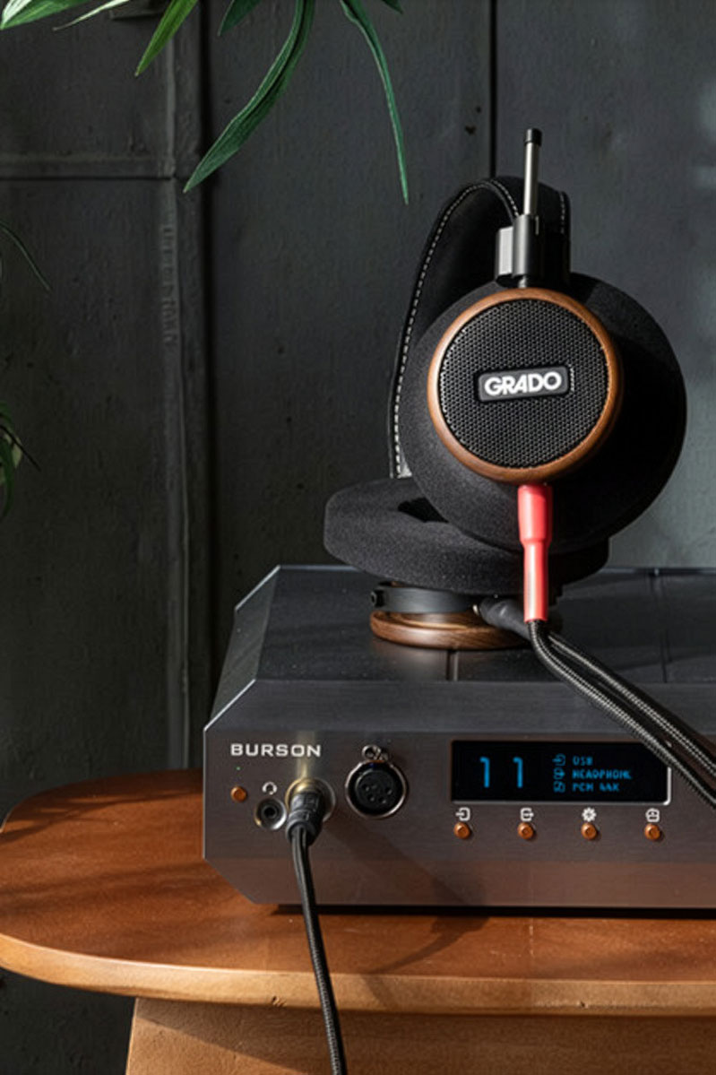 Grado Signature S550: Impressive Open-Back Audiophile Headphones 10 Detachable Signature Silver cables with a 4-pin mini-XLR connection allow the Grado S550 to adapt easily to different hi-fi and headphone amplifier setups.