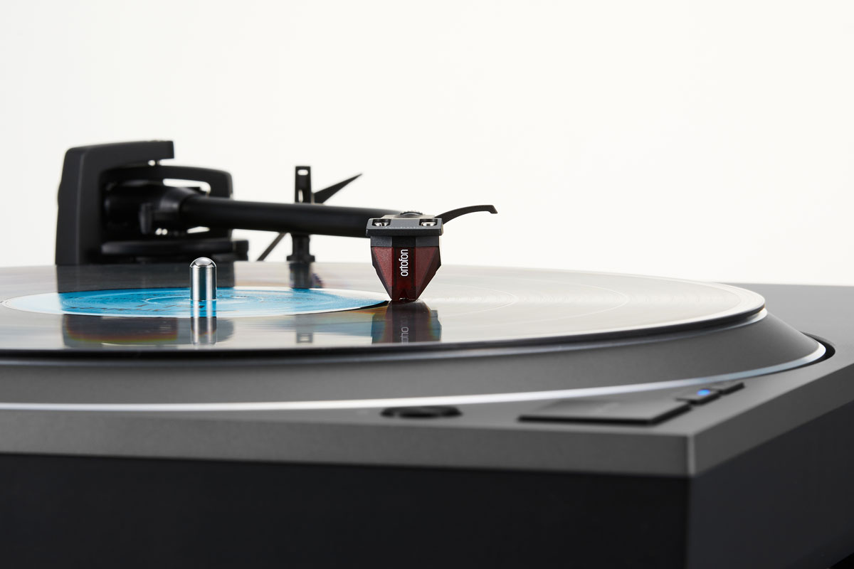 Technics SL-1500CS Might Be the Perfect Audiophile Turntable Under $1,200 11 The pre-mounted Ortofon 2M Red cartridge ensures the turntable is ready to play straight out of the box.