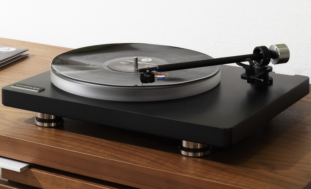 Clearaudio_compass_on_loc_7042.jpg Clearaudio_compass_on_loc_7042.jpg