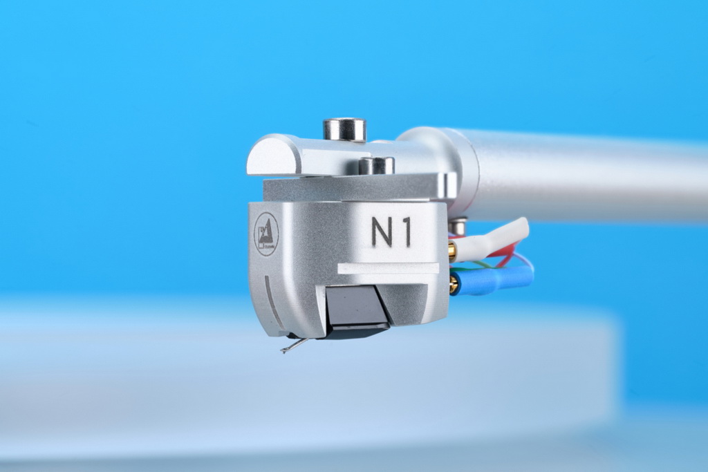 clearaudio-compass-tonabnehmer-3-1080x720.jpg clearaudio-compass-tonabnehmer-3-1080x720.jpg