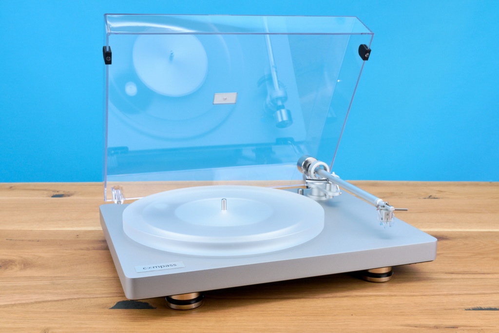 clearaudio-compass-vorderseite-3-seiten-rechts-abdeckung-offen-1080x720.jpg clearaudio-compass-vorderseite-3-seiten-rechts-abdeckung-offen-1080x720.jpg