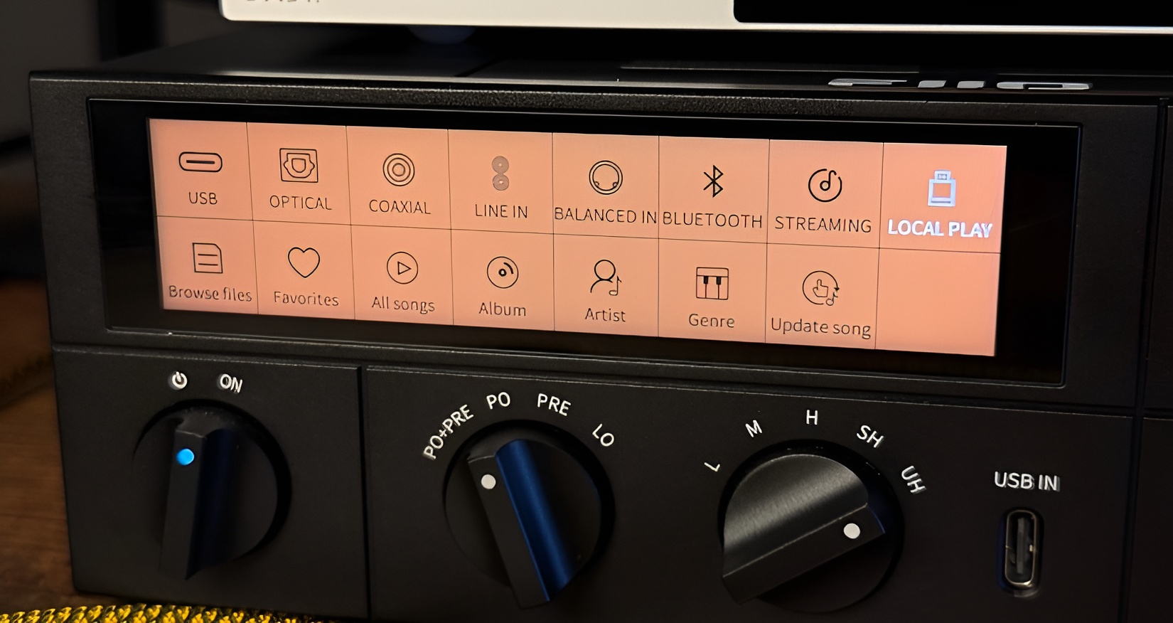 FiiO K17 Review: High-End Desktop DAC/Amp with Serious Flexibility 10 The responsive touchscreen and album art display transform everyday playback into a more immersive experience.