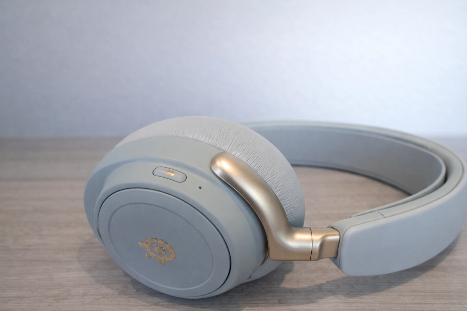 SteelSeries Arctis Nova Elite Review: Gaming Audio Goes Audiophile! 13 The Arctis Nova Elite performs just as well with music and media, offering a balanced and detailed sound signature.