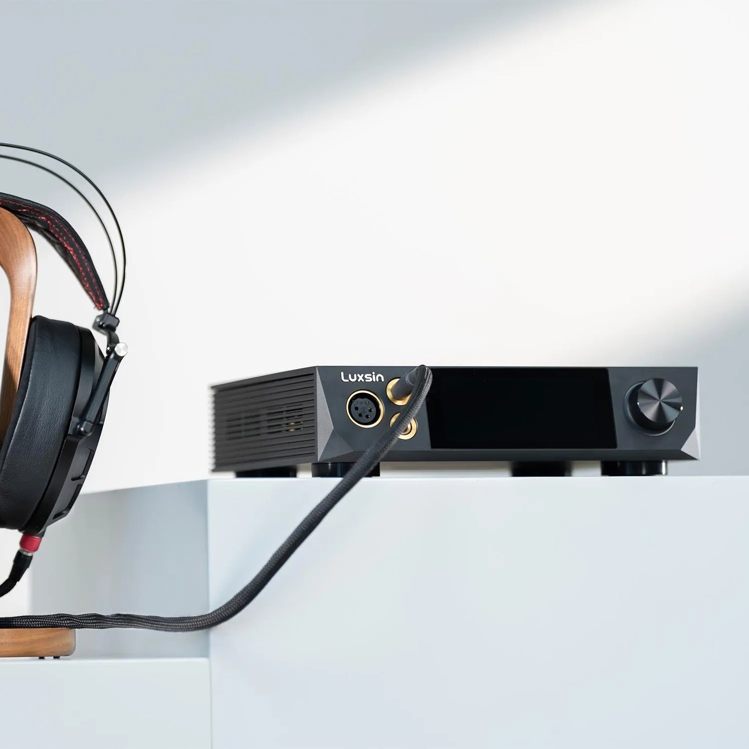 Luxsin X8: DAC/amp with AI-driven sound and 8-DAC architecture 14 Luxsin X8