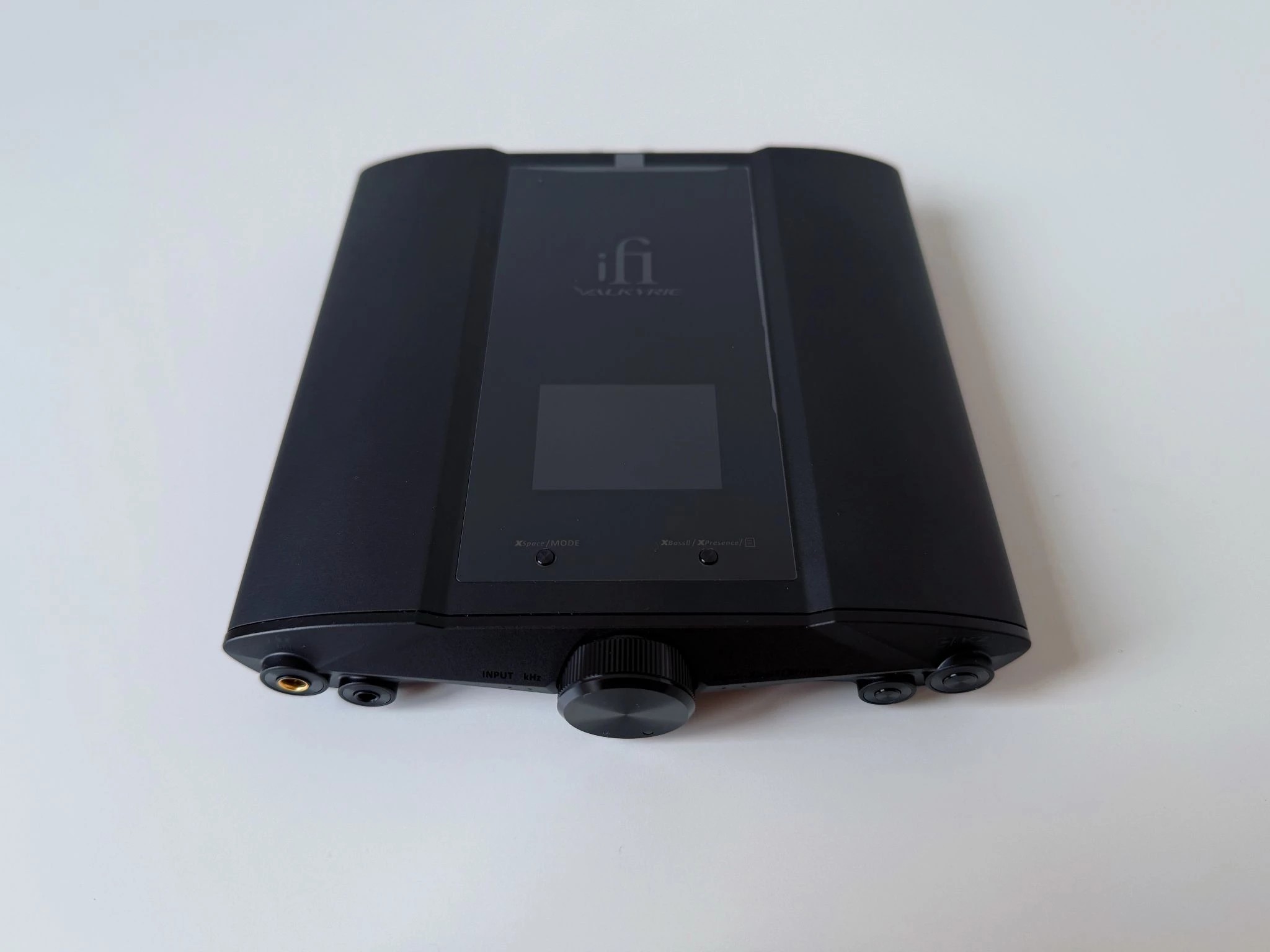 iFi iDSD Valkyrie Review: A True Flagship DAC Amp for Demanding Headphones 14 The high frequencies are crystal clear, transparent, sparkling.