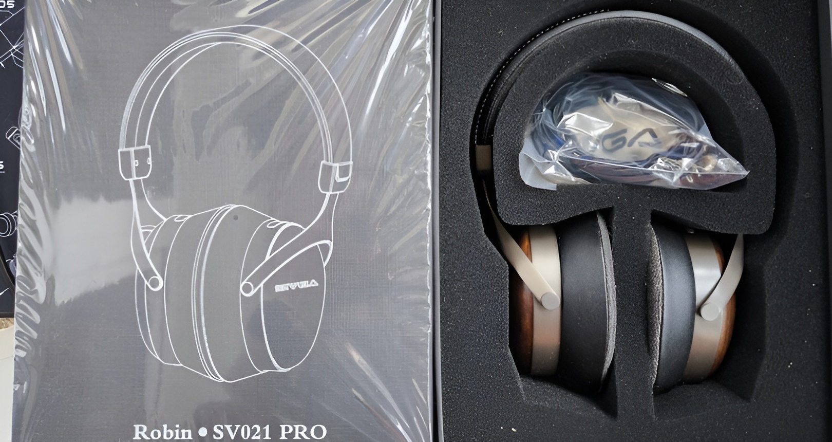 Sivga SV021 Pro Review: A More Serious Take on a Budget Favorite 8 Sivga SV021 Pro combines real wood earcups with a solid metal headband for a premium feel in its class