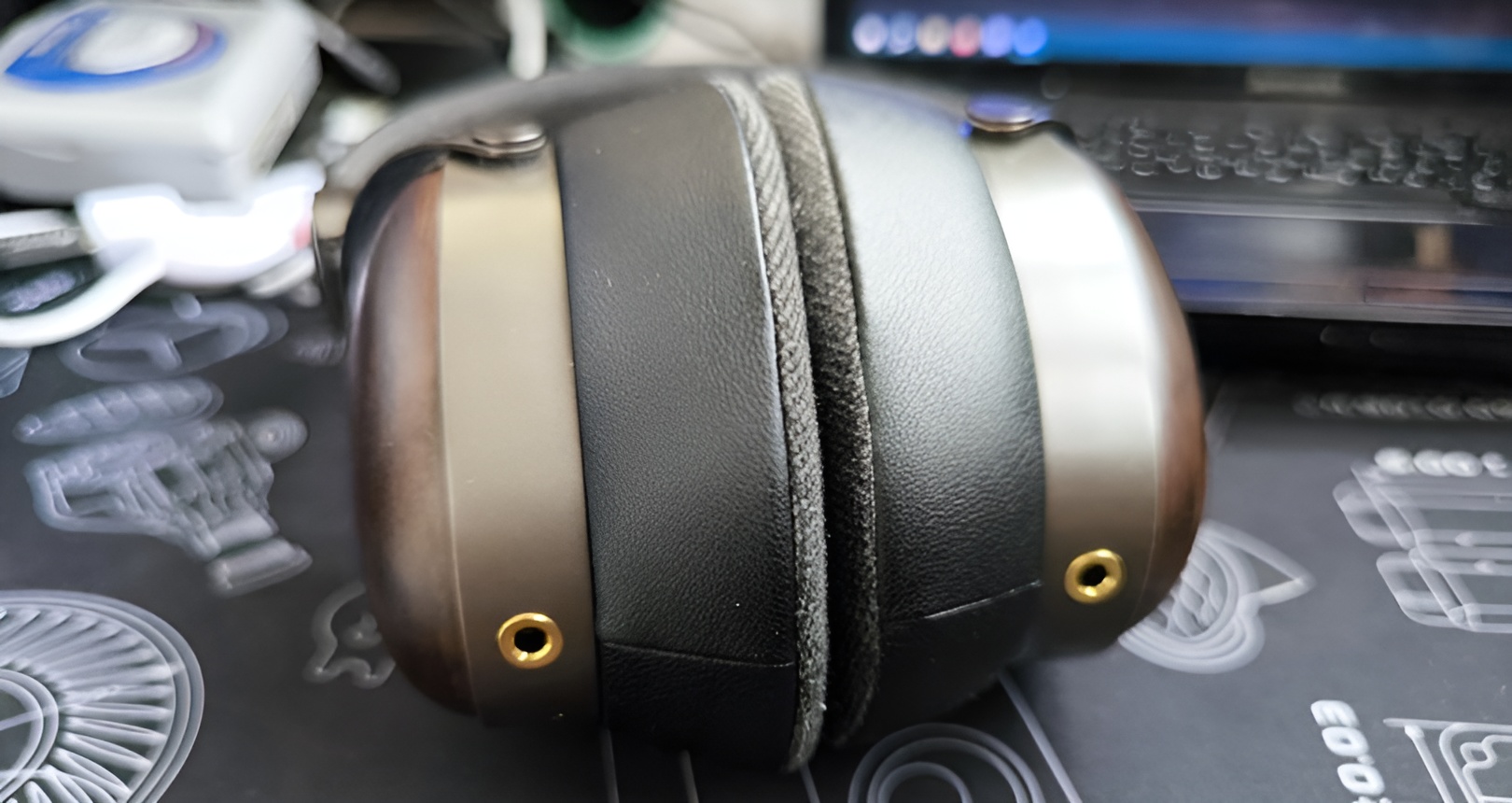 Sivga SV021 Pro Review: A More Serious Take on a Budget Favorite 12 Clean and minimal design language keeps the focus on materials and build quality