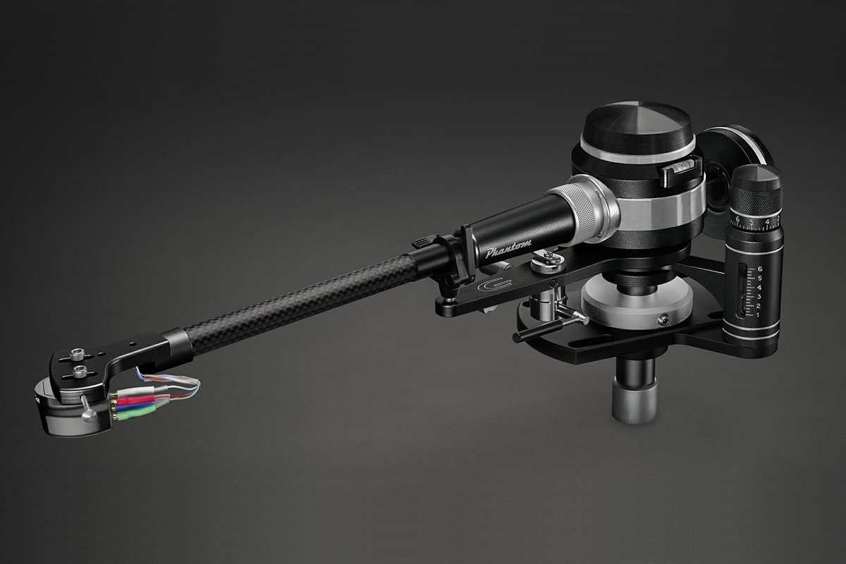 Graham Phantom Platinum Tonearm: Precision engineering at the limits of analog playback 8 The Graham Phantom Platinum tonearm combines a tungsten carbide unipivot bearing with Magneglide magnetic stabilization for ultra-low friction and precise tracking control
