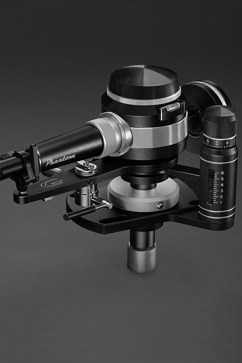 Graham Phantom Platinum Tonearm: Precision engineering at the limits of analog playback 9 Precision-engineered geometry and adjustable magnetic azimuth control ensure optimal cartridge alignment and stable playback even on challenging records