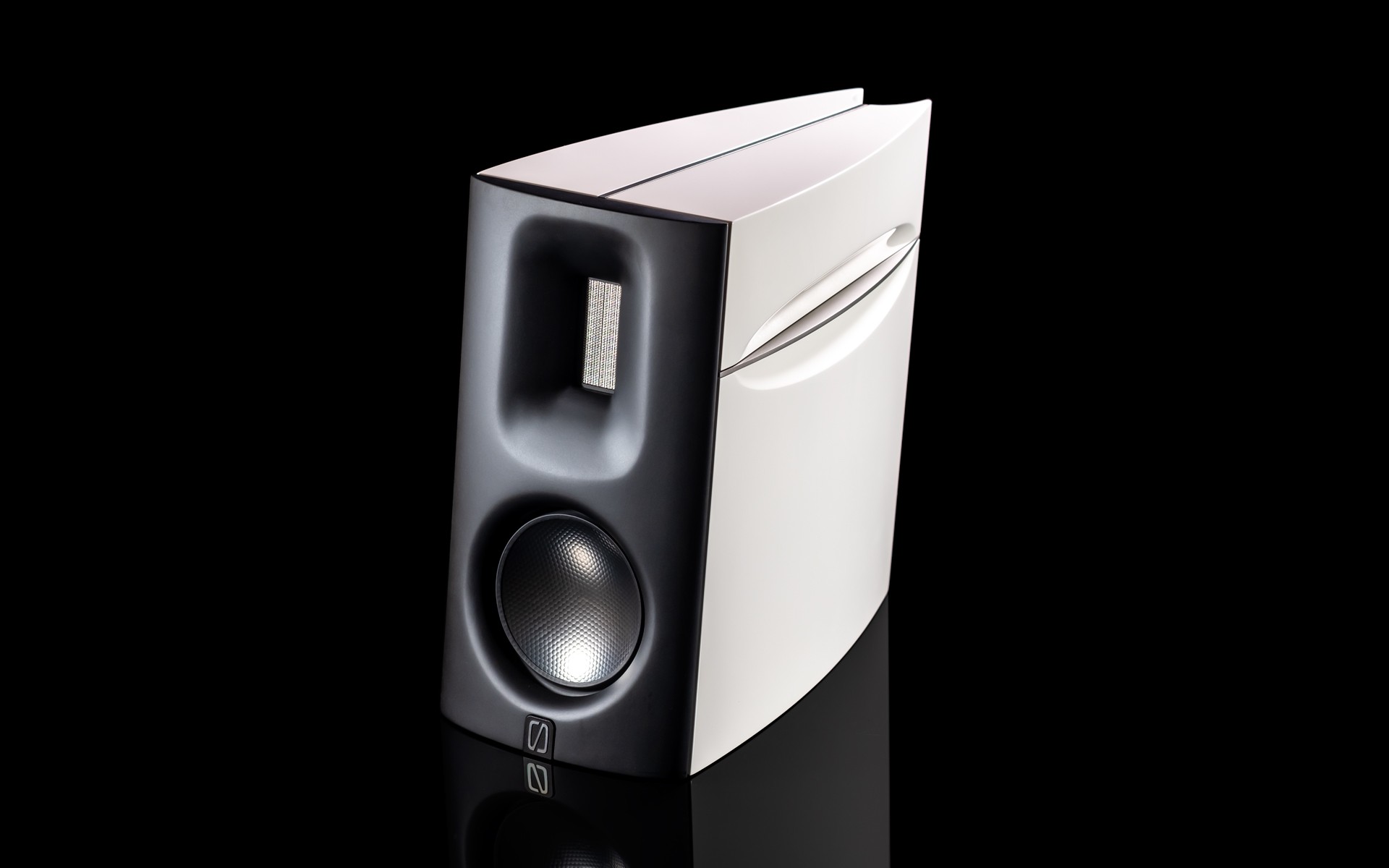 The Borresen M1 is the world's first to feature a unique midrange/woofer driver with a 3D-printed zirconium frame.